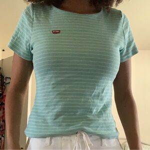 Levi’s top midriff